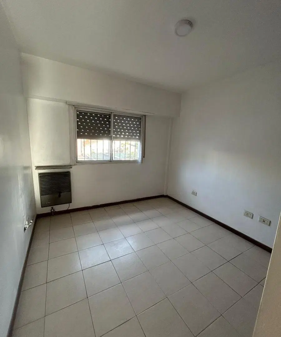Departamento 2 ambientes con balcon y cochera en VENTA - Wilde centro 3