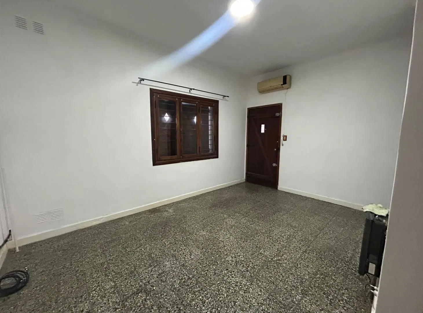 Casa 3 ambientes con cohera y patio en VENTA - Bernal 5