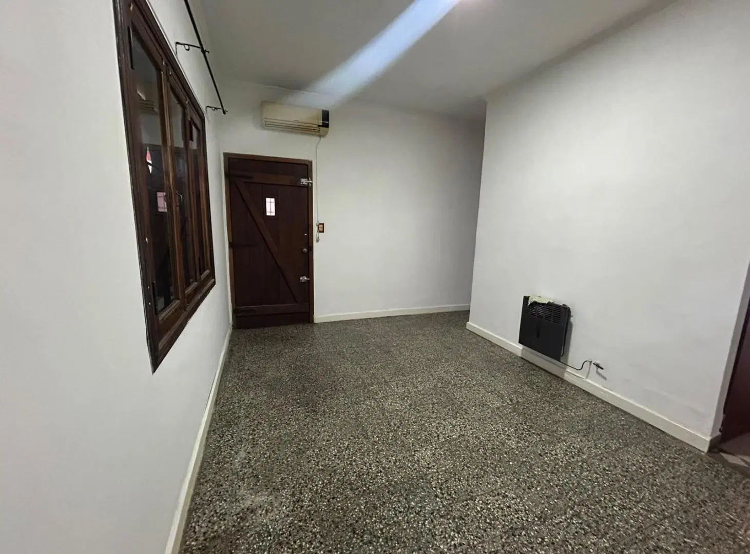 Casa 3 ambientes con cohera y patio en VENTA - Bernal 2
