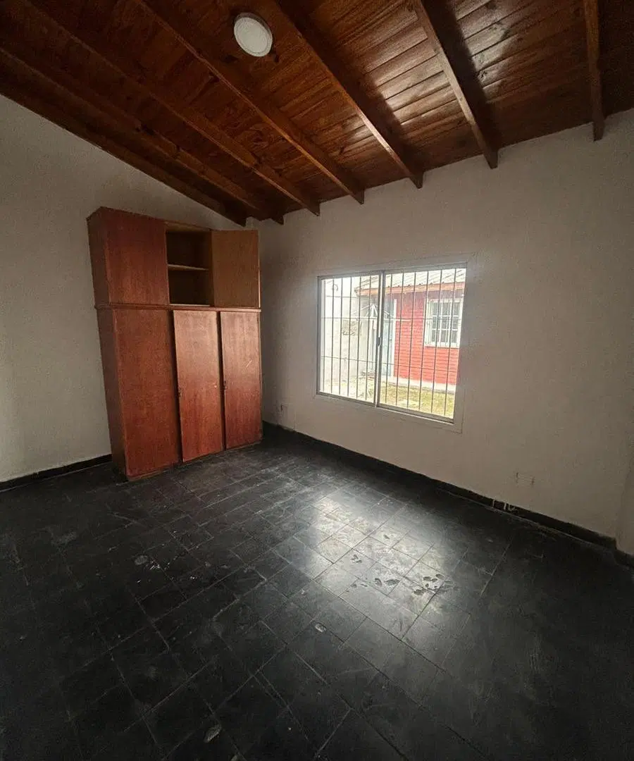 Casa 3 ambientes con cohera y patio en VENTA - Bernal 8