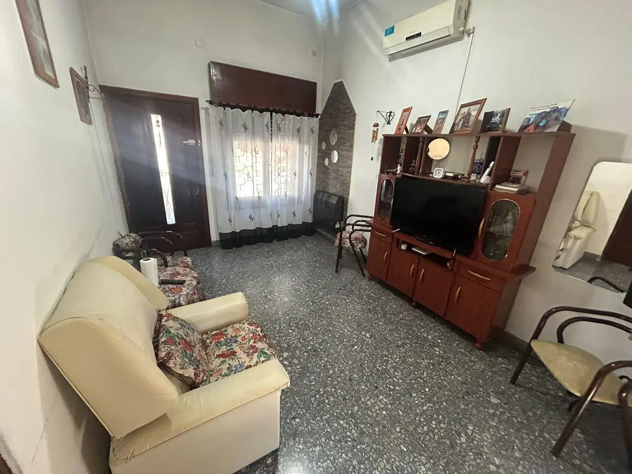 PH 2 ambientes al frente con patio y cochera en VENTA - WILDE 1