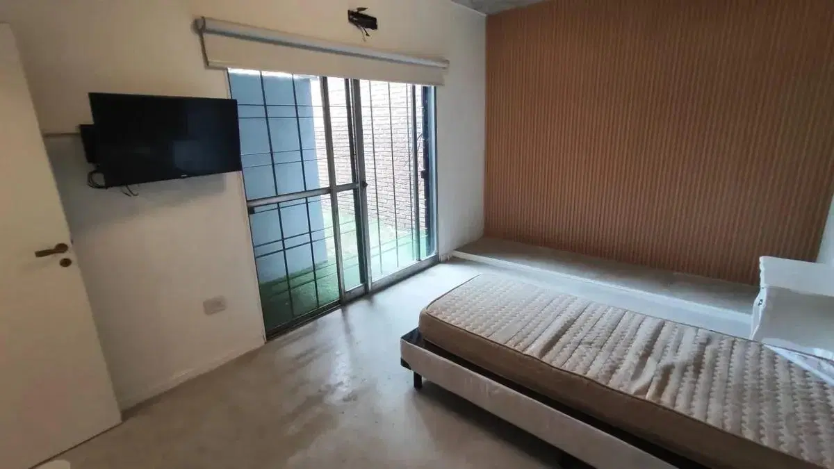 PH 2 ambientes al frente con patio en VENTA - Sarandi 8