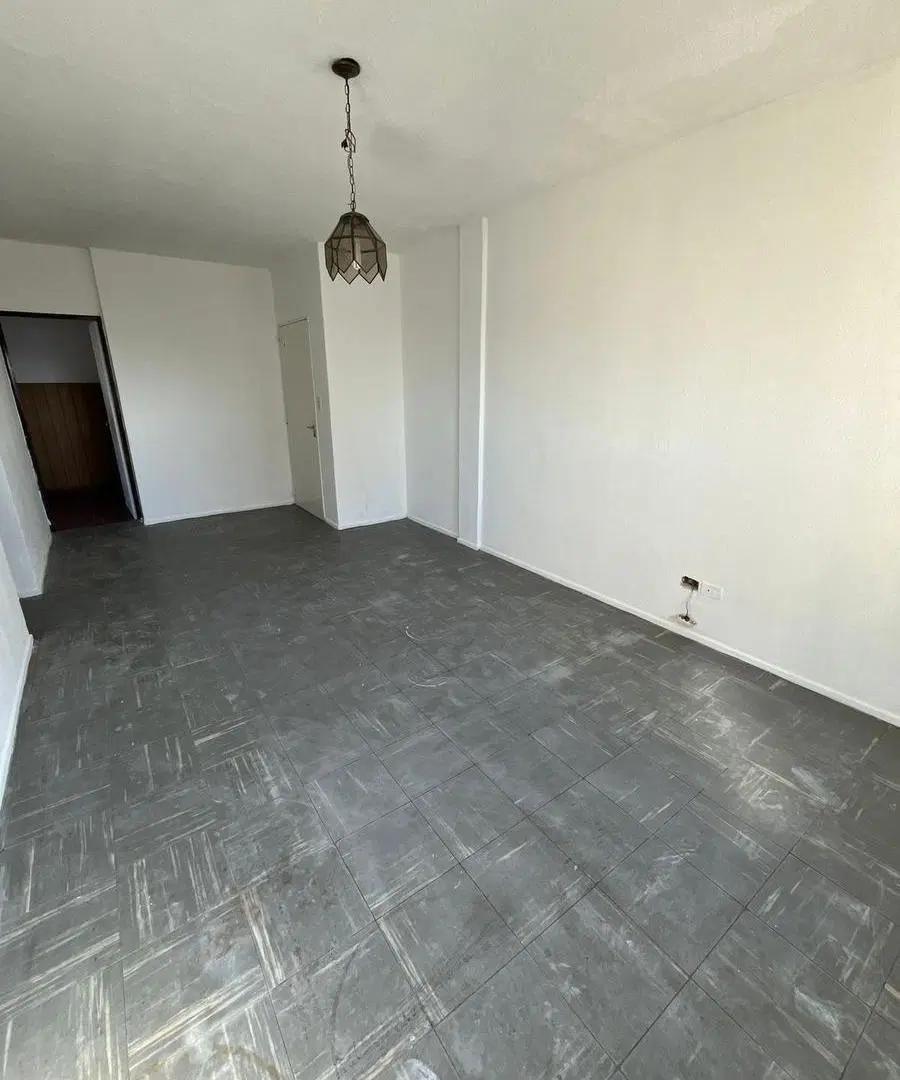 Departamento 3 ambientes amplio dentro de complejo cerrado en VENTA - Wilde 4