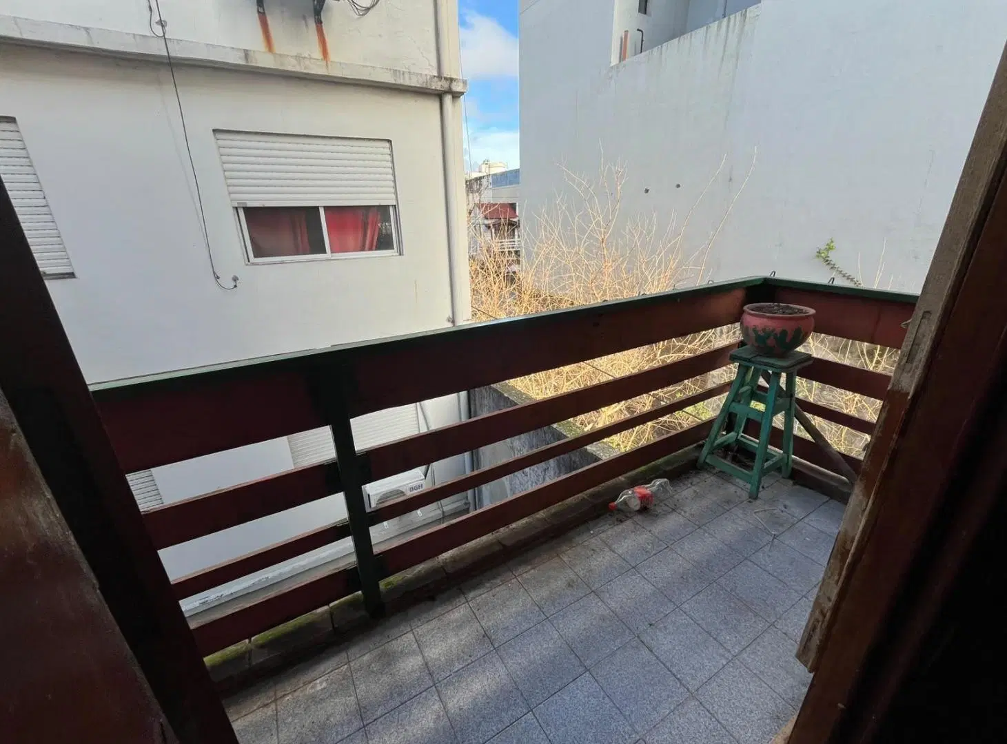 Departamento 2 ambientes con balcon y cochera en ALQUILER - Wilde Centro 3