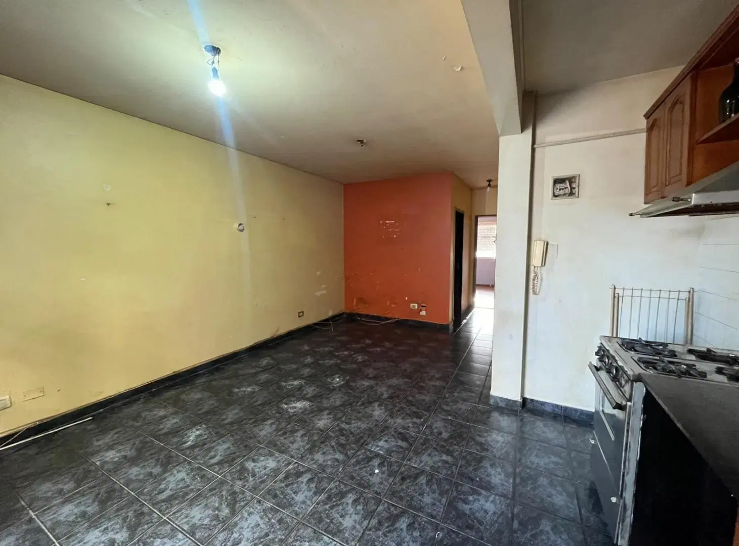 Departamento 2 ambientes con balcon y cochera en ALQUILER - Wilde Centro 4