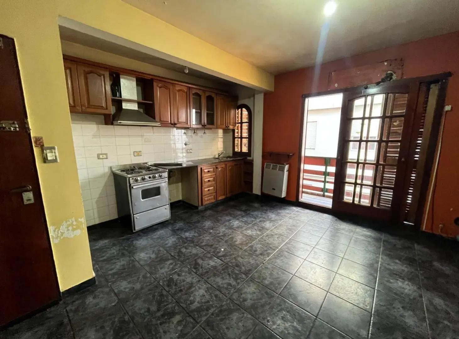 Departamento 2 ambientes con balcon y cochera en ALQUILER - Wilde Centro 5