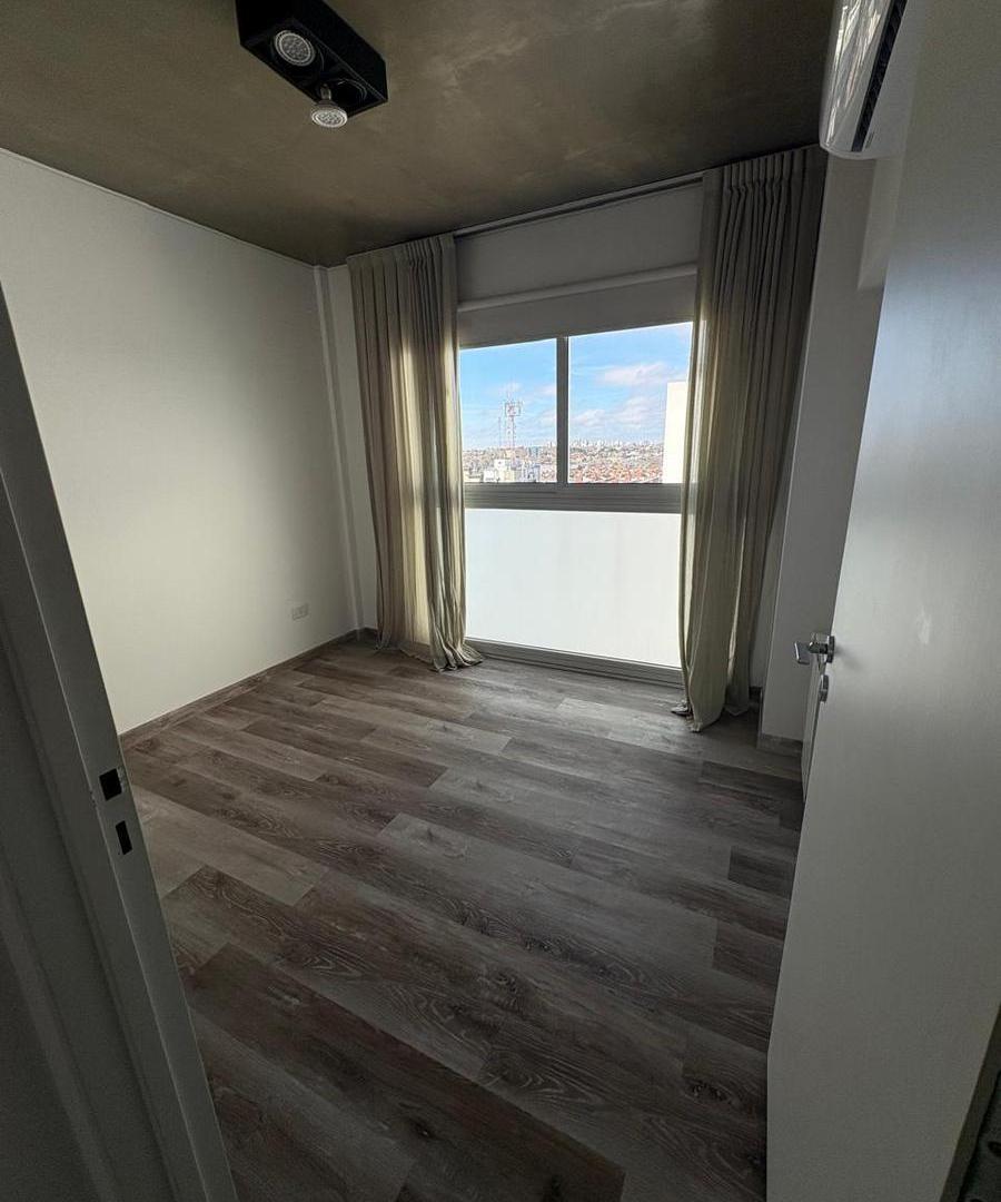 Foto de Departamento penthouse 5 ambientes con balcon, terraza y cochera en VENTA - Wilde Centro, imagen 3