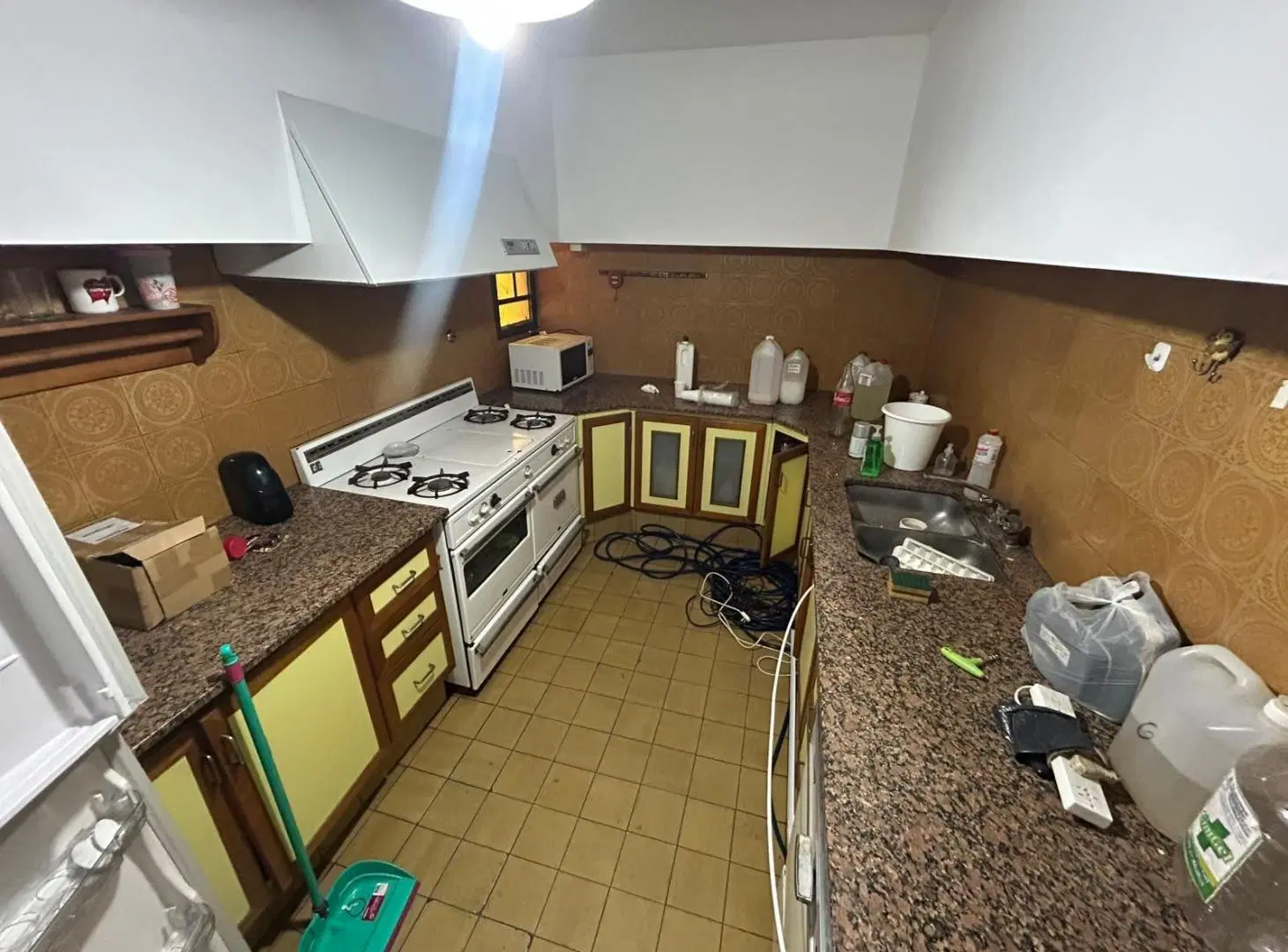 Local con 7 consultorios, cocina y patio en ALQUILER - Quilmes 3