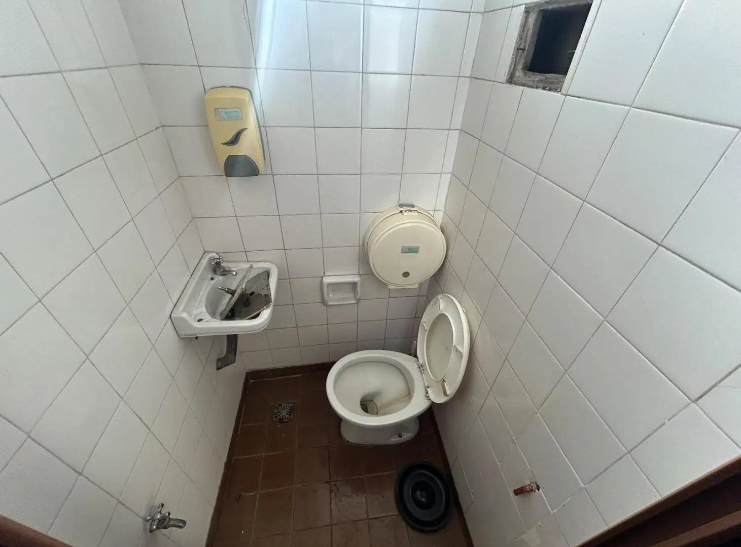Local con 7 consultorios, cocina y patio en ALQUILER - Quilmes 1