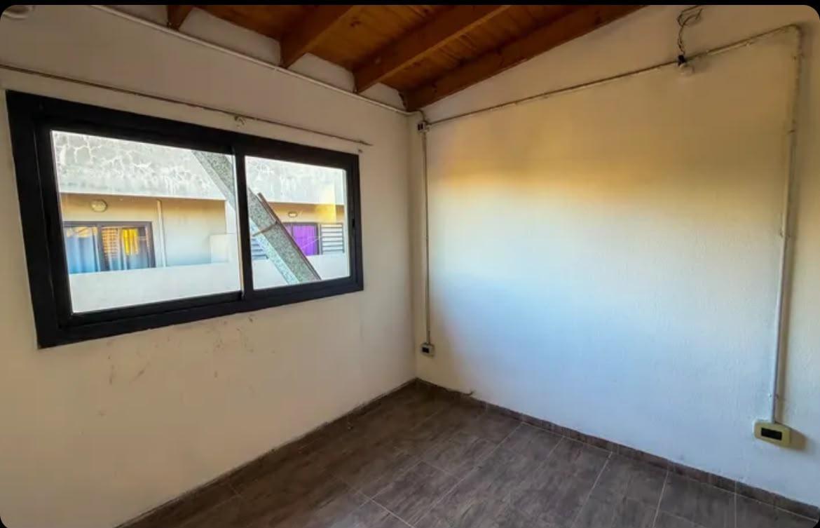 Foto de Departamento tipo duplex 2 ambientes con balcon en VENTA - Sarandi, imagen 5