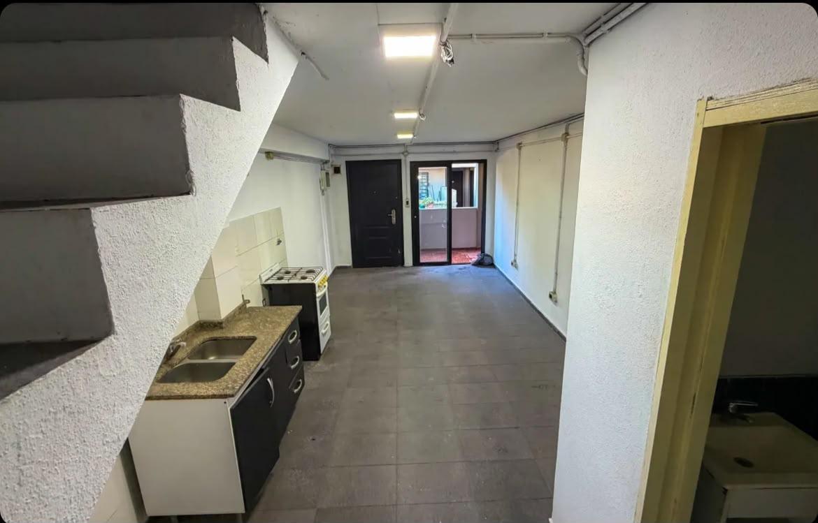 Foto de Departamento tipo duplex 2 ambientes con balcon en VENTA - Sarandi, imagen 3
