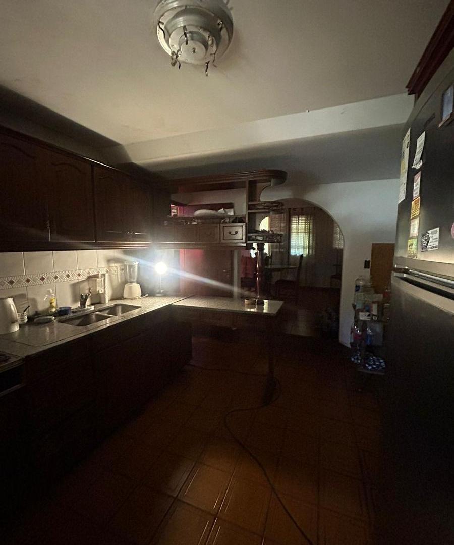 Foto de Casa 4 ambientes con cochera, patio y piscina en VENTA - Bernal, imagen 2