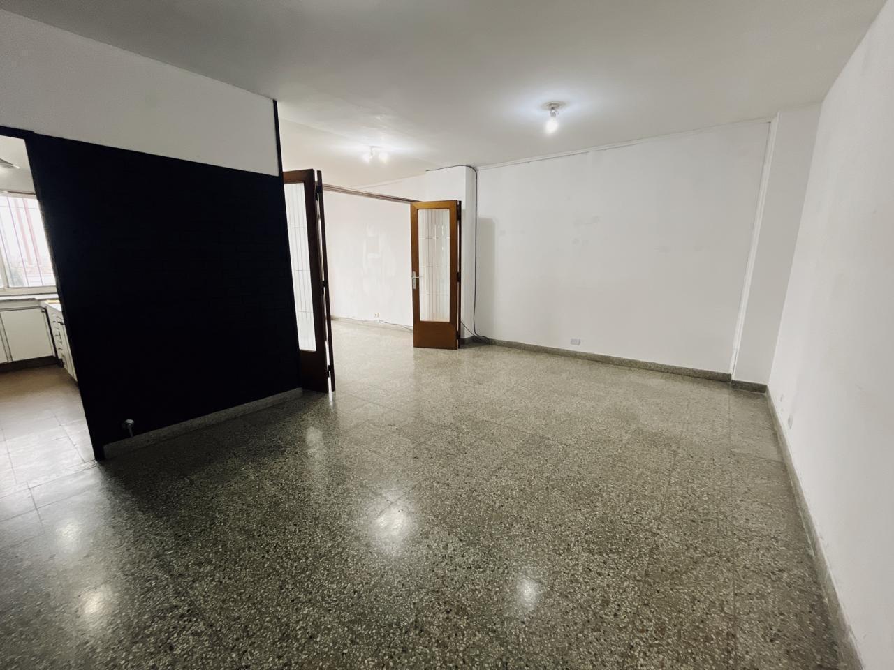Foto de Departamento 3 ambientes con amplio balcon y cochera en VENTA - Wilde, imagen 2