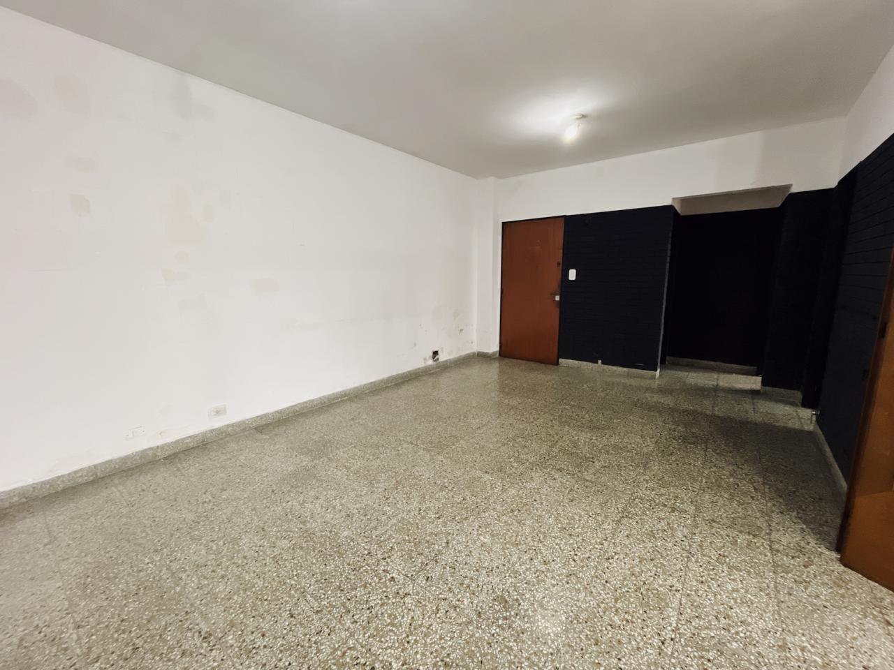 Foto de Departamento 3 ambientes con amplio balcon y cochera en VENTA - Wilde, imagen 1