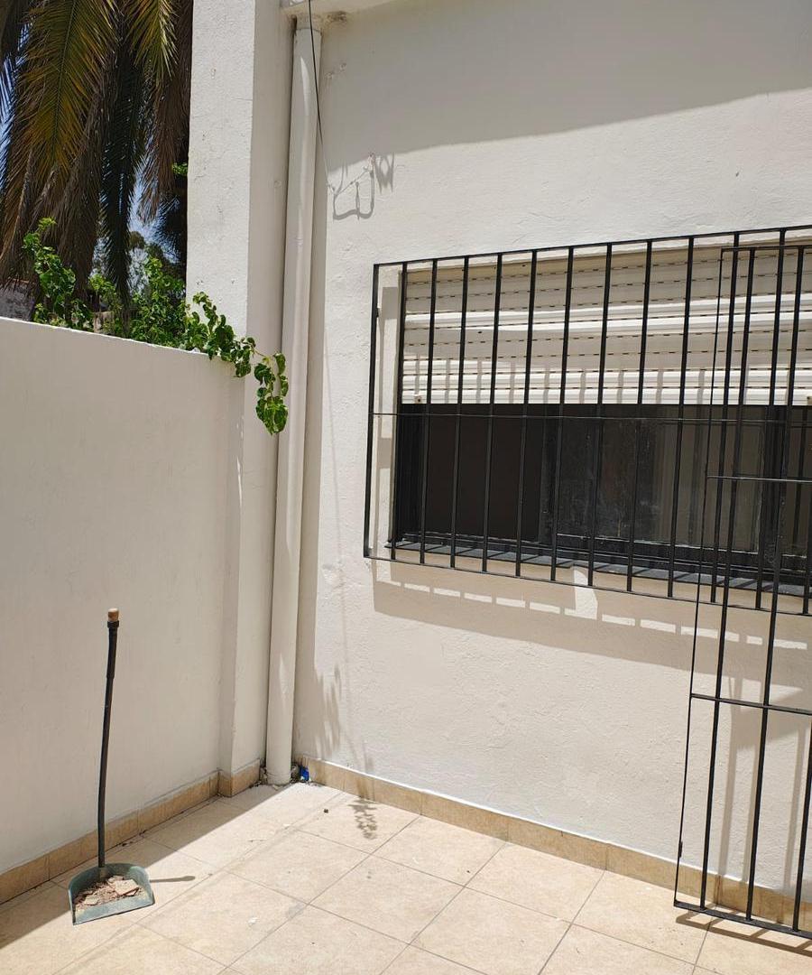 Foto de PH 3 ambientes con patio en alquiler en Wilde, imagen 2