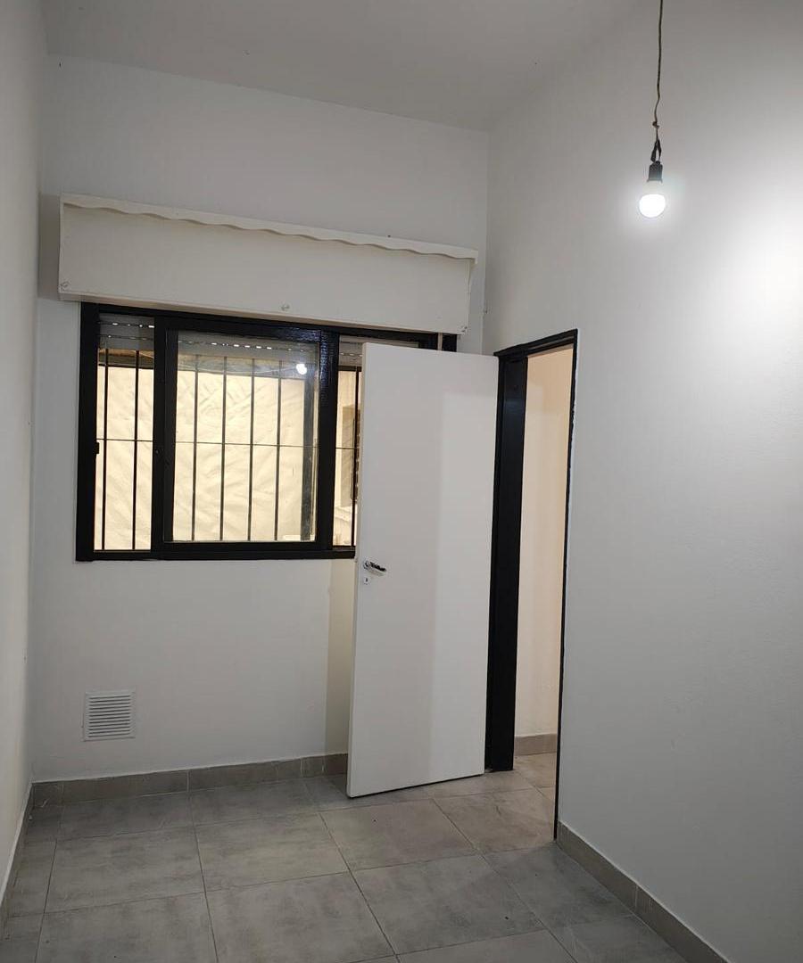 Foto de PH 3 ambientes con patio en alquiler en Wilde, imagen 1