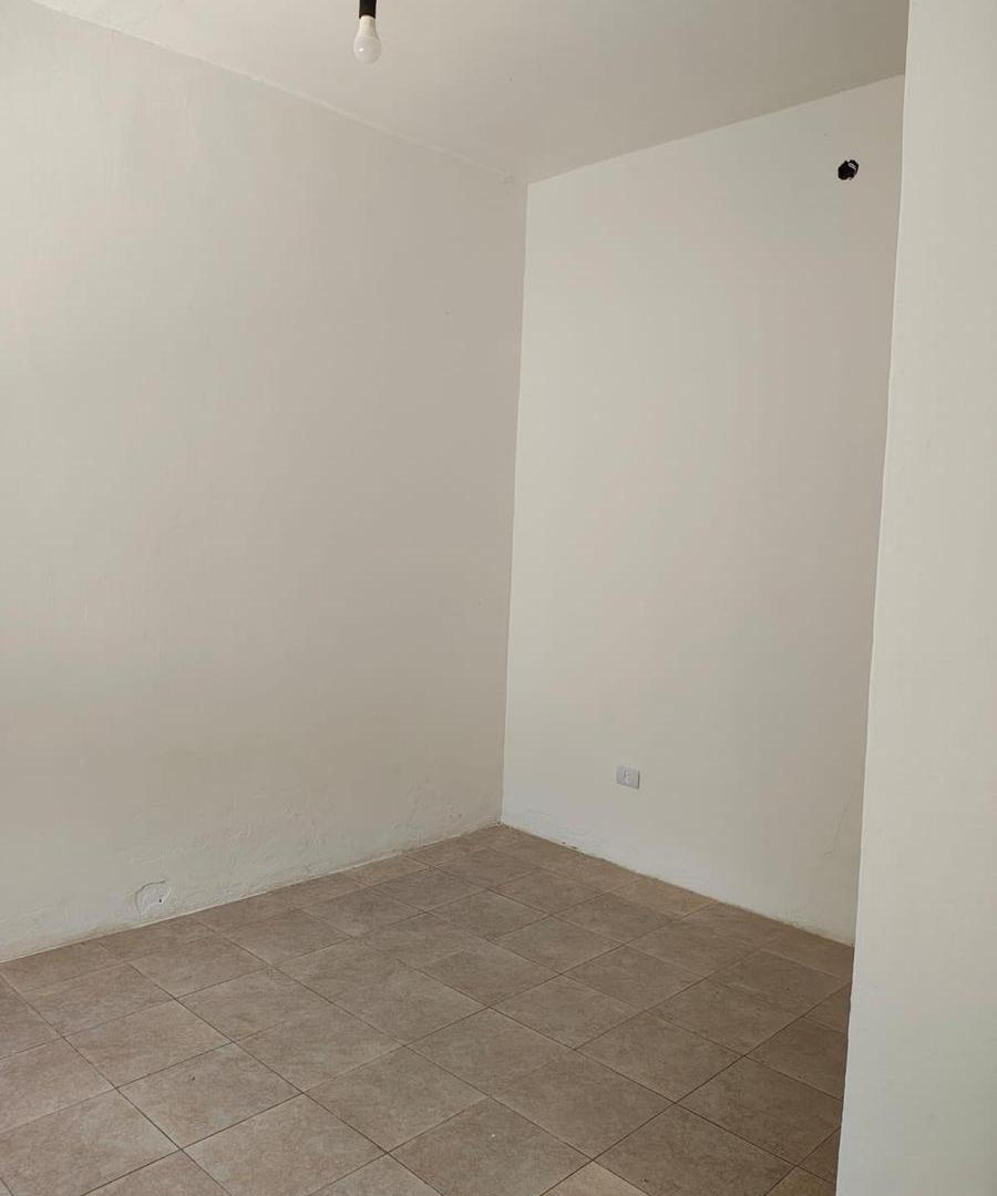 Foto de PH 3 ambientes con patio en alquiler en Wilde, imagen 3