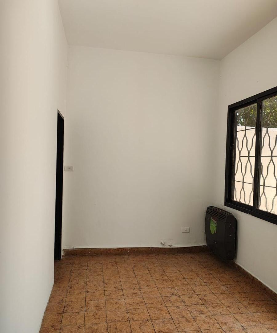 Foto de PH 3 ambientes con patio, sin expensas en VENTA - Wilde, imagen 1