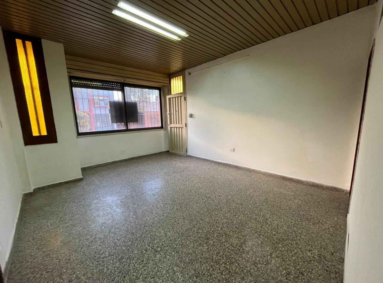 Foto de PH 2 ambientes planta baja, opcional cochera ALQUILER - Wilde, imagen 2