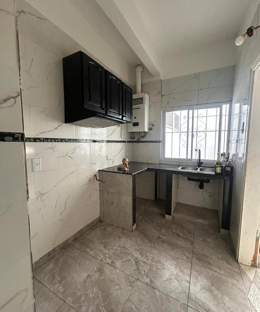Foto de PH 2 ambientes con patio en ALQUILER - Wilde centro, imagen 1