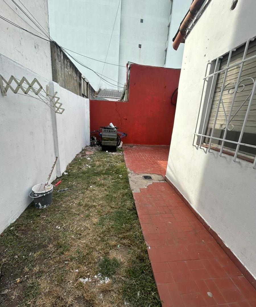 Foto de PH 2 ambientes con patio en ALQUILER - Wilde centro, imagen 2