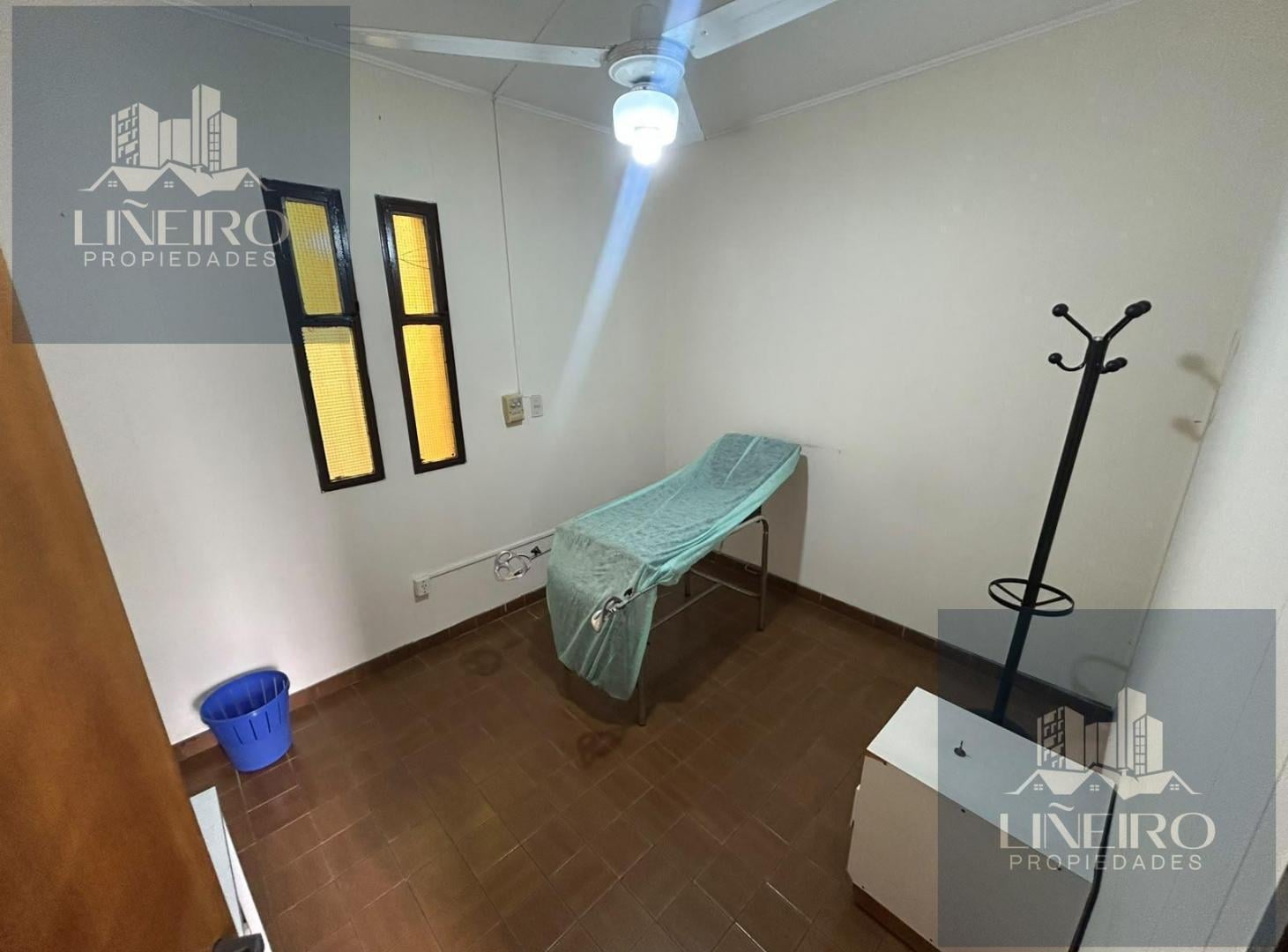 Foto de Local con 7 consultorios/oficinas, cocina y patio en VENTA - Quilmes, imagen 4