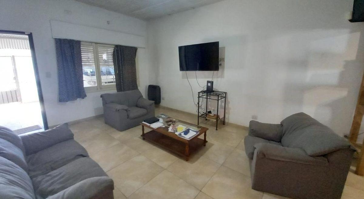 Foto de VENDO APTO CREDITO. RIO NEGRO AL 700. CASA 3 DORM. 2 BÑS. PATIO, imagen 4