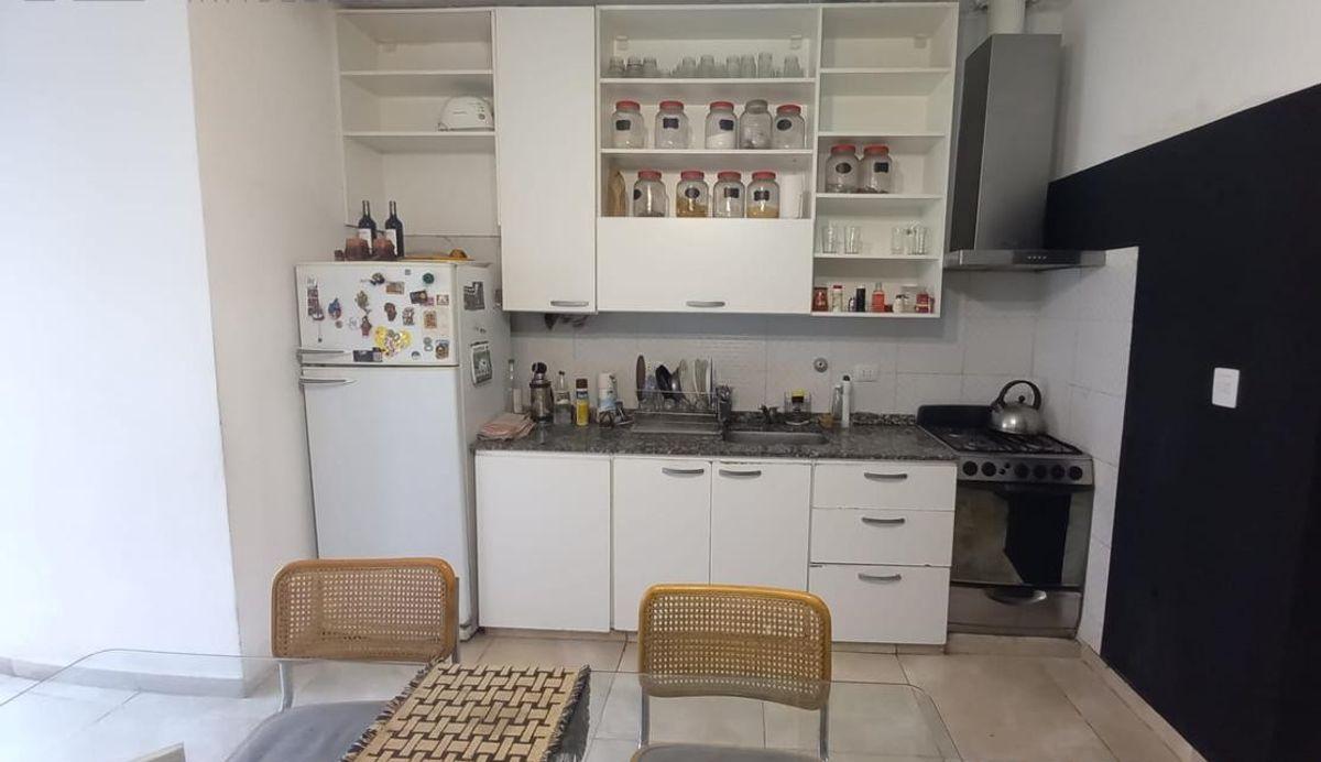 Foto de VENDO APTO CREDITO. RIO NEGRO AL 700. CASA 3 DORM. 2 BÑS. PATIO, imagen 2