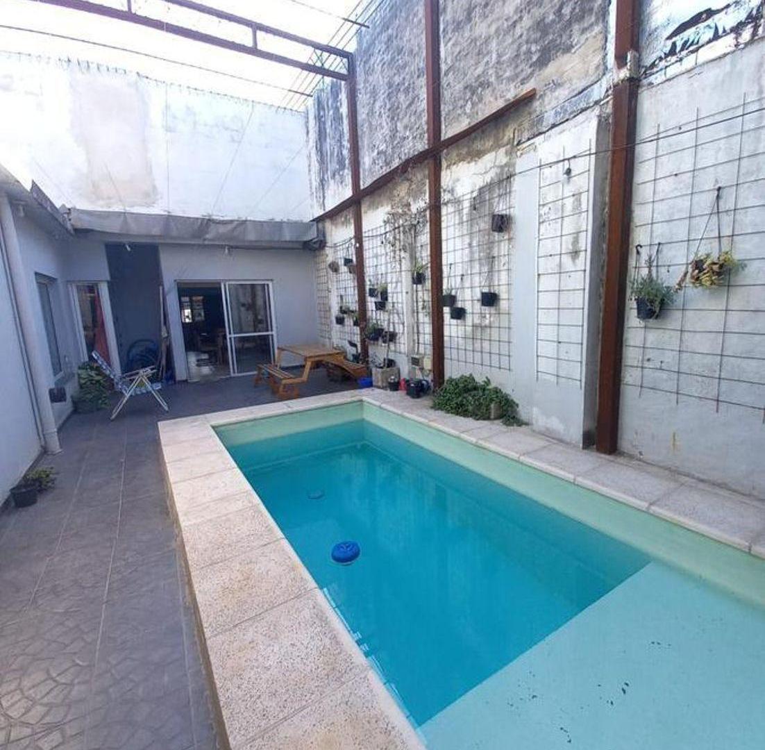 Foto de VENDO APTO CREDITO. RIO NEGRO AL 700. CASA 3 DORM. 2 BÑS. PATIO, imagen 1