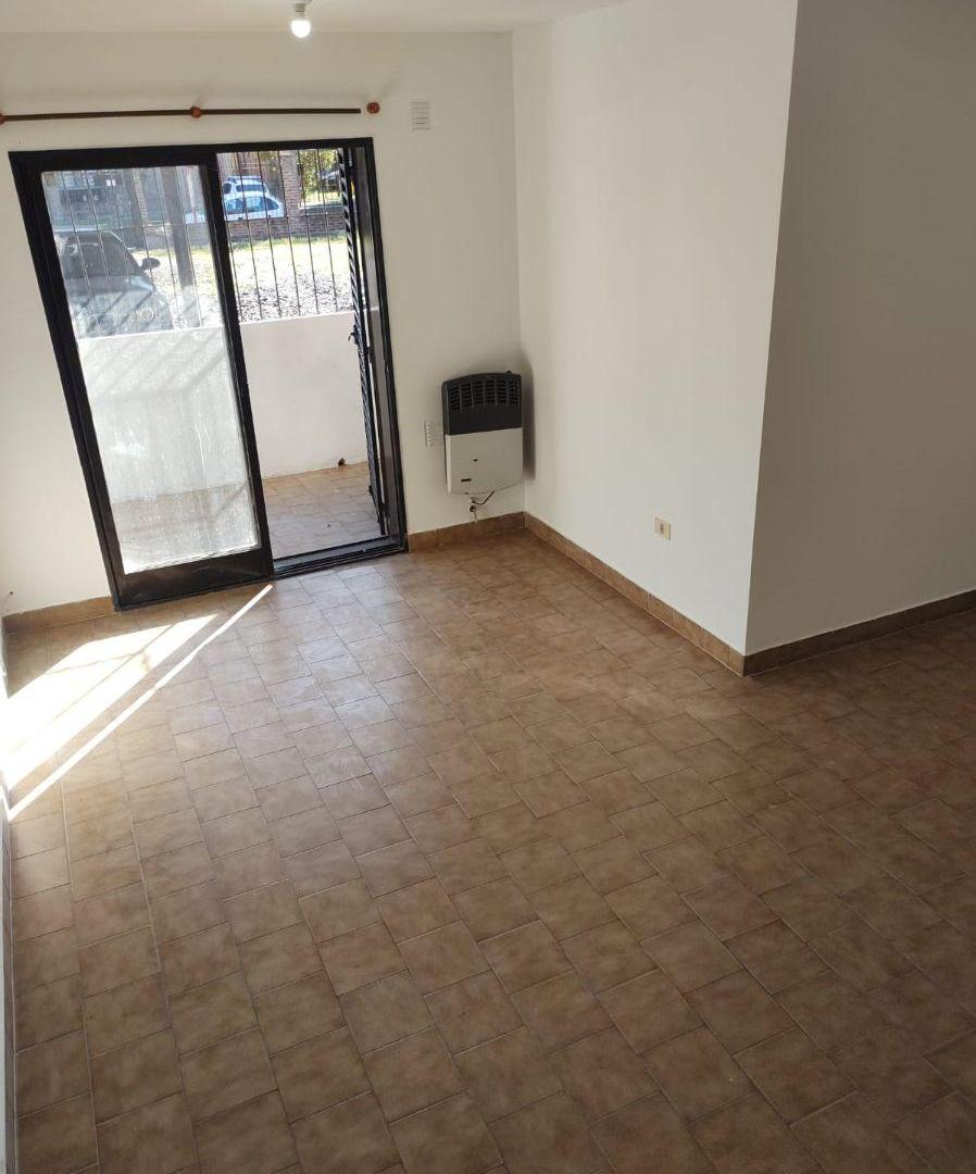 Foto de DEPARTAMENTO 2 DORMITORIOS COCHERA Y PATIO, imagen 2