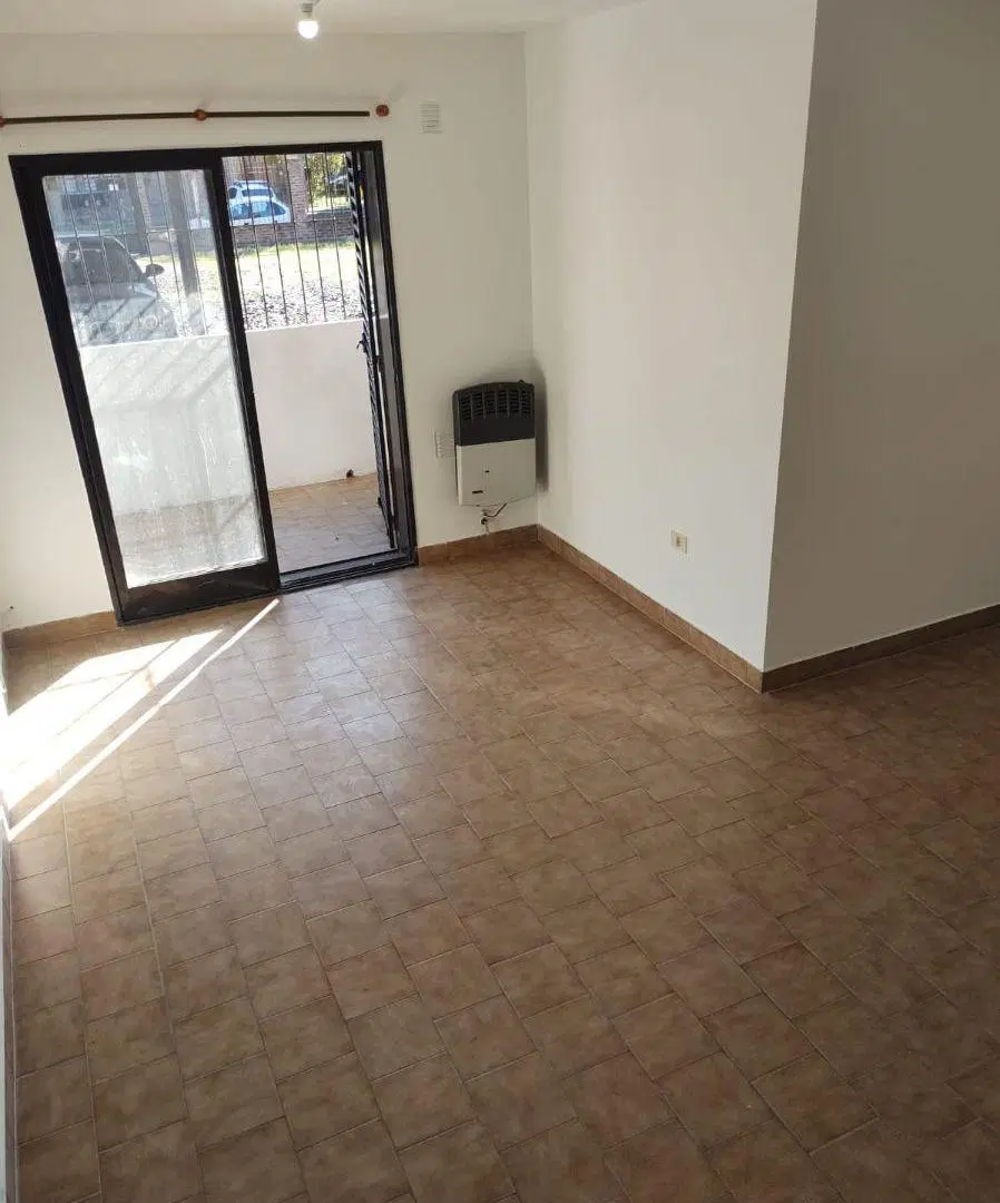DEPARTAMENTO 2 DORMITORIOS COCHERA Y PATIO 2