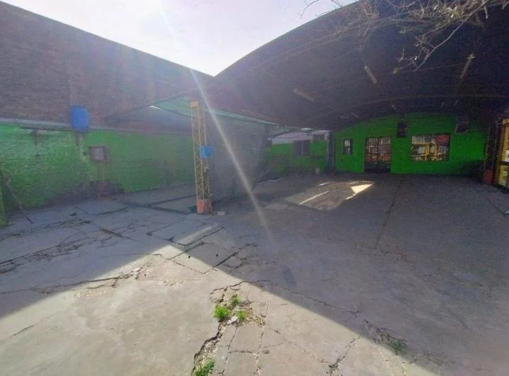 Local comercial con terreno en zona estratégica de Monte Grande 4