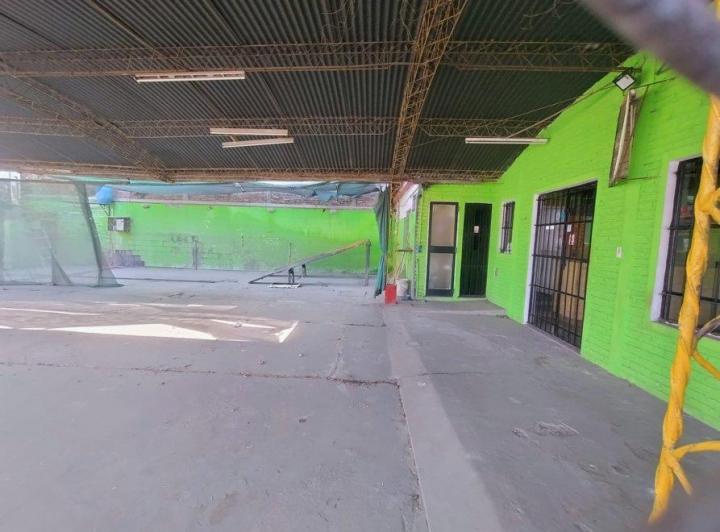 Local comercial con terreno en zona estratégica de Monte Grande 3