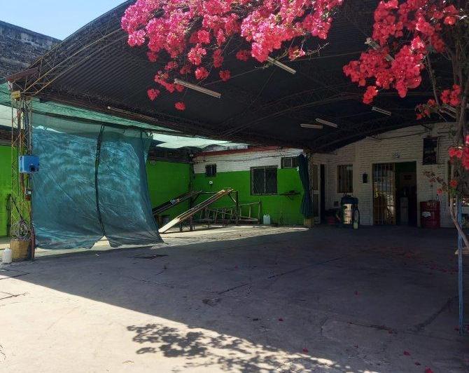 Local comercial con terreno en zona estratégica de Monte Grande 2