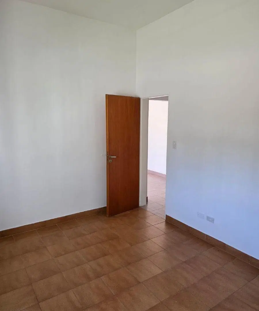 Casa con 2 Dormitorios en venta en Luis Guillón 3
