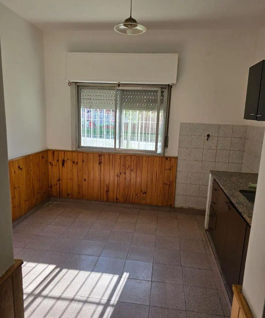 Casa con 2 Dormitorios en venta en Luis Guillón 2