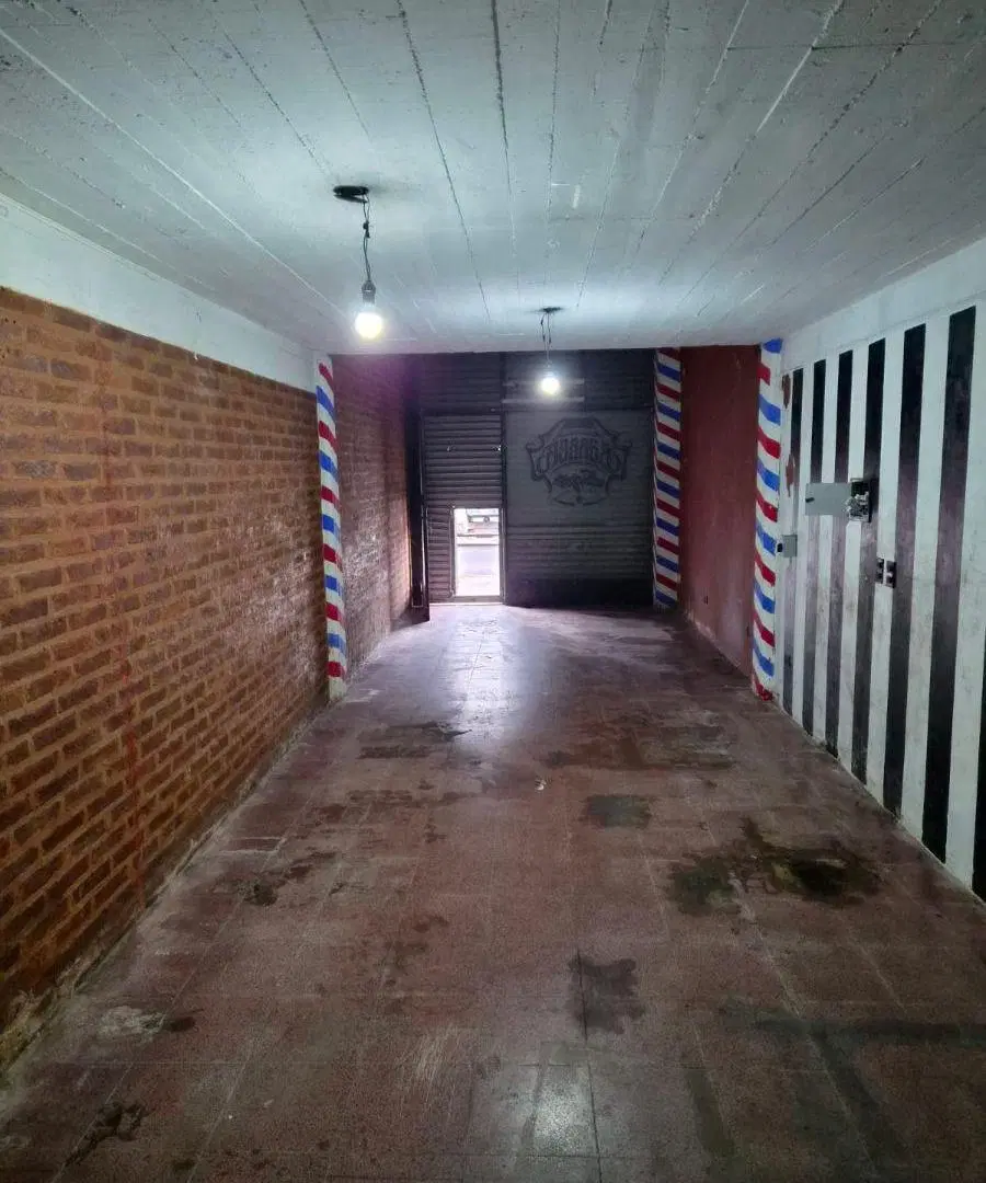 Excelente oportunidad de alquiler sobre esquina de alto tránsito 2