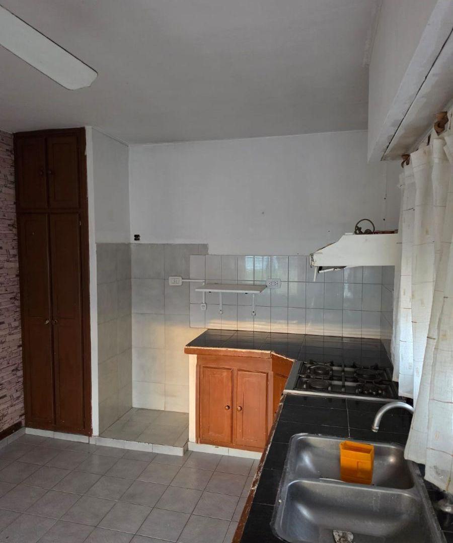 Foto de Chalet en esquina con departamento independiente en una excelente ubicación de Monte Grande, imagen 5
