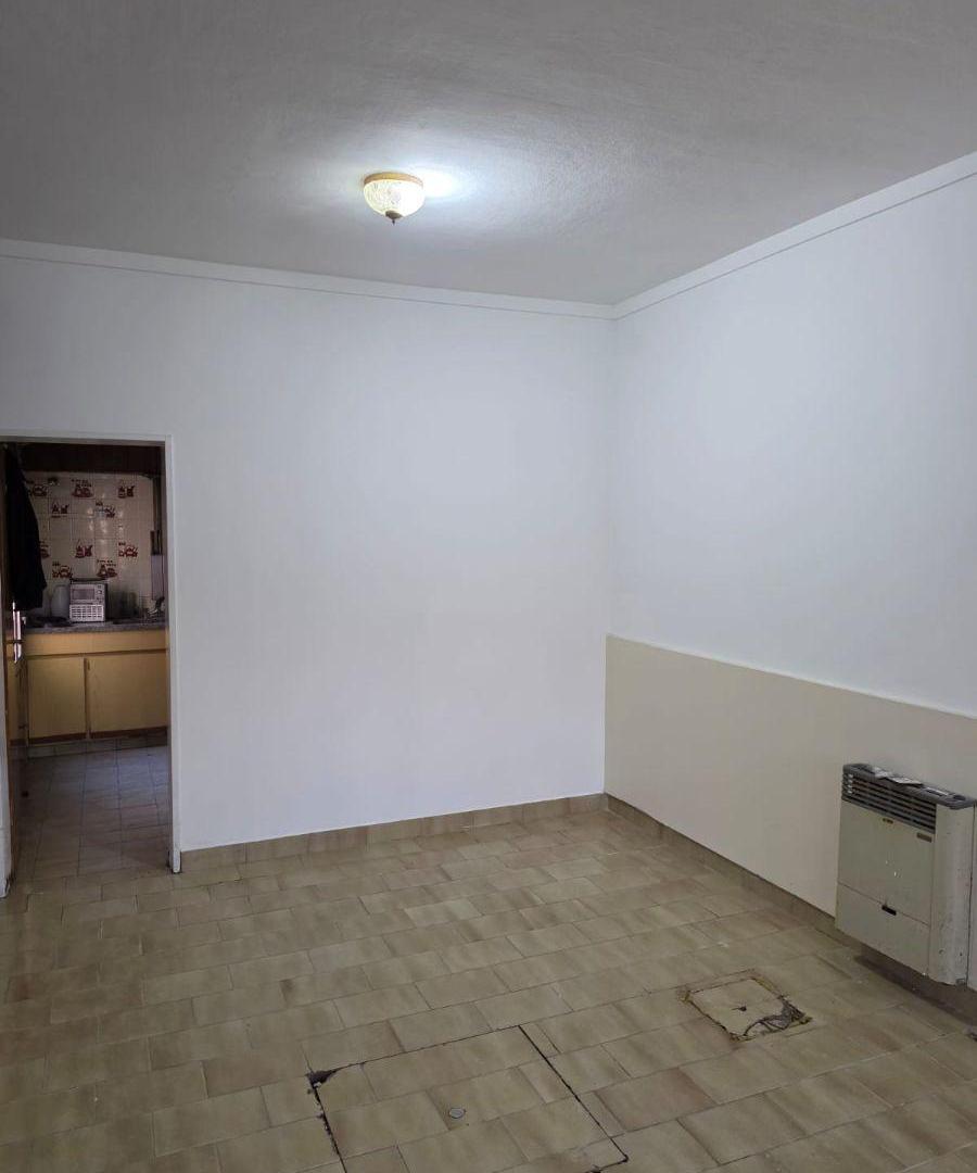 Foto de Casa en alquiler con jardín, parrilla y cochera en Monte Grande, imagen 2