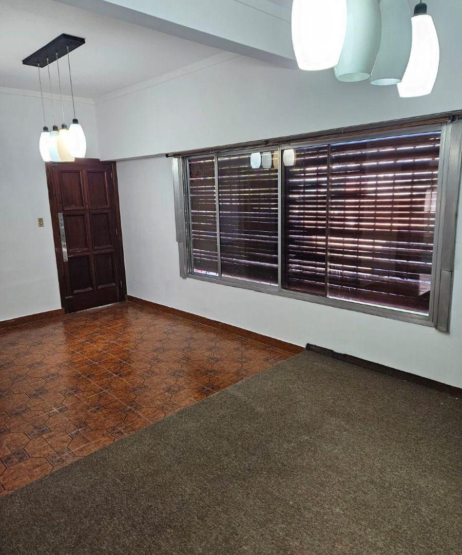 Foto de Casa en alquiler con jardín, parrilla y cochera en Monte Grande, imagen 4