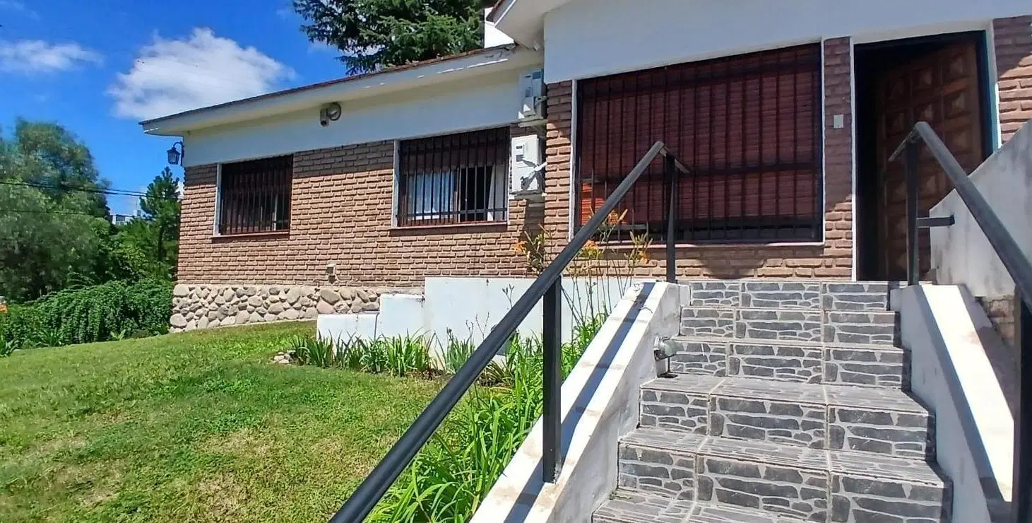 VENTA CASA 3 DORMITORIOS CON PILETA EN RÍO CEBALLOS 2