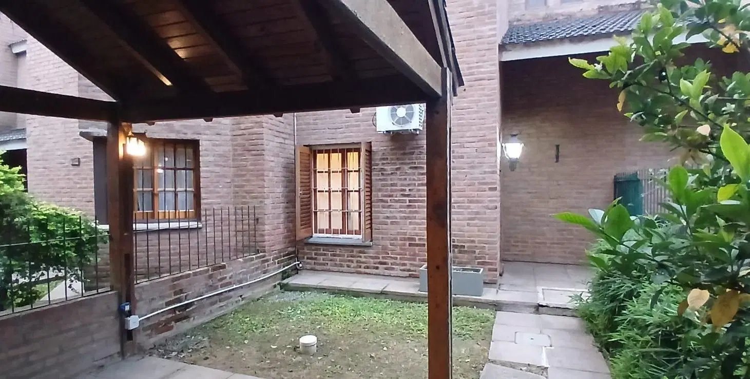 CASA DE 3 DORMITORIOS ESCRITORIO EN VENTA EN BARRIO SAN FERNANDO 2