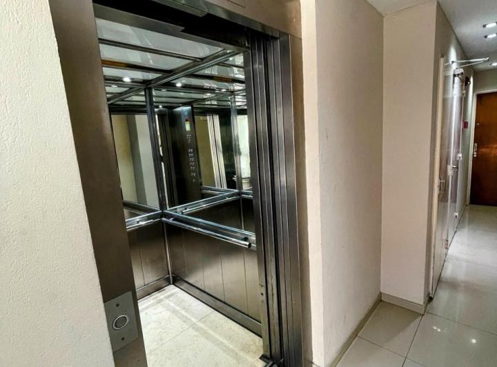 Departamento de 1 dormitorio al frente con balcón en La Plata 5