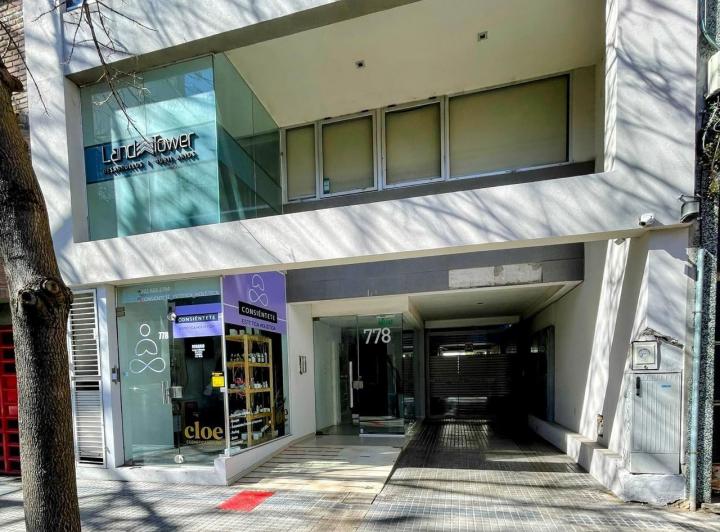 Departamento de 1 dormitorio al frente con balcón en La Plata 2