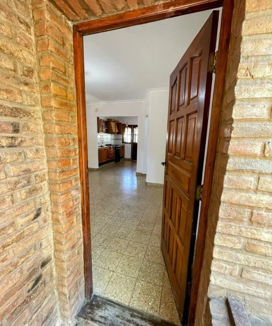 Casa en PH en P.B. al frente con entrada independiente. 4