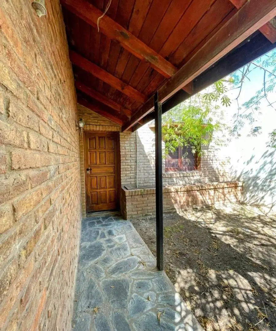 Casa en PH en P.B. al frente con entrada independiente. 3