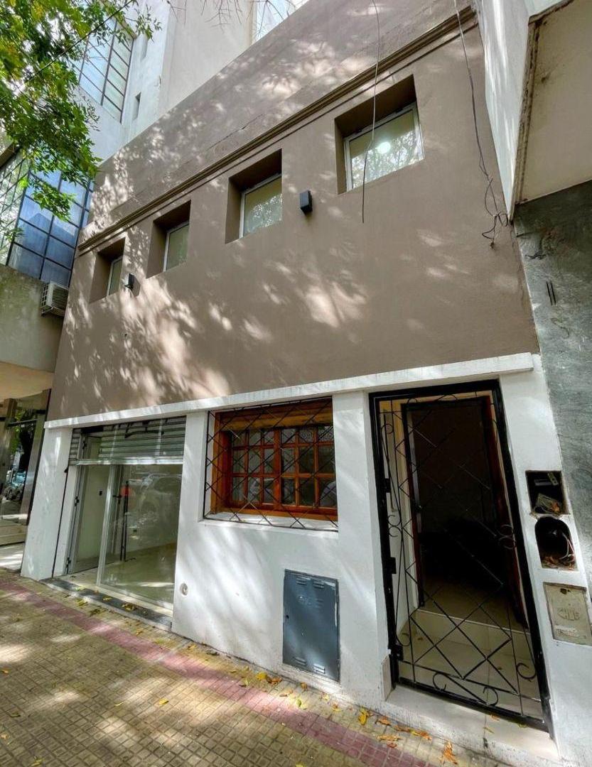 Casa reciclada en PB al frente para destino oficinas o consoltorios, zona Tribunales.