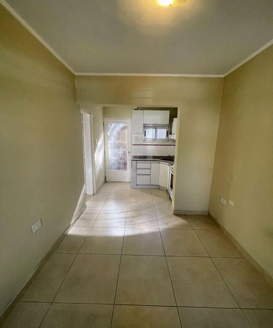 Departamento P.B. al frente con DESTINO CONSULTORIO/ESTUDIO 1