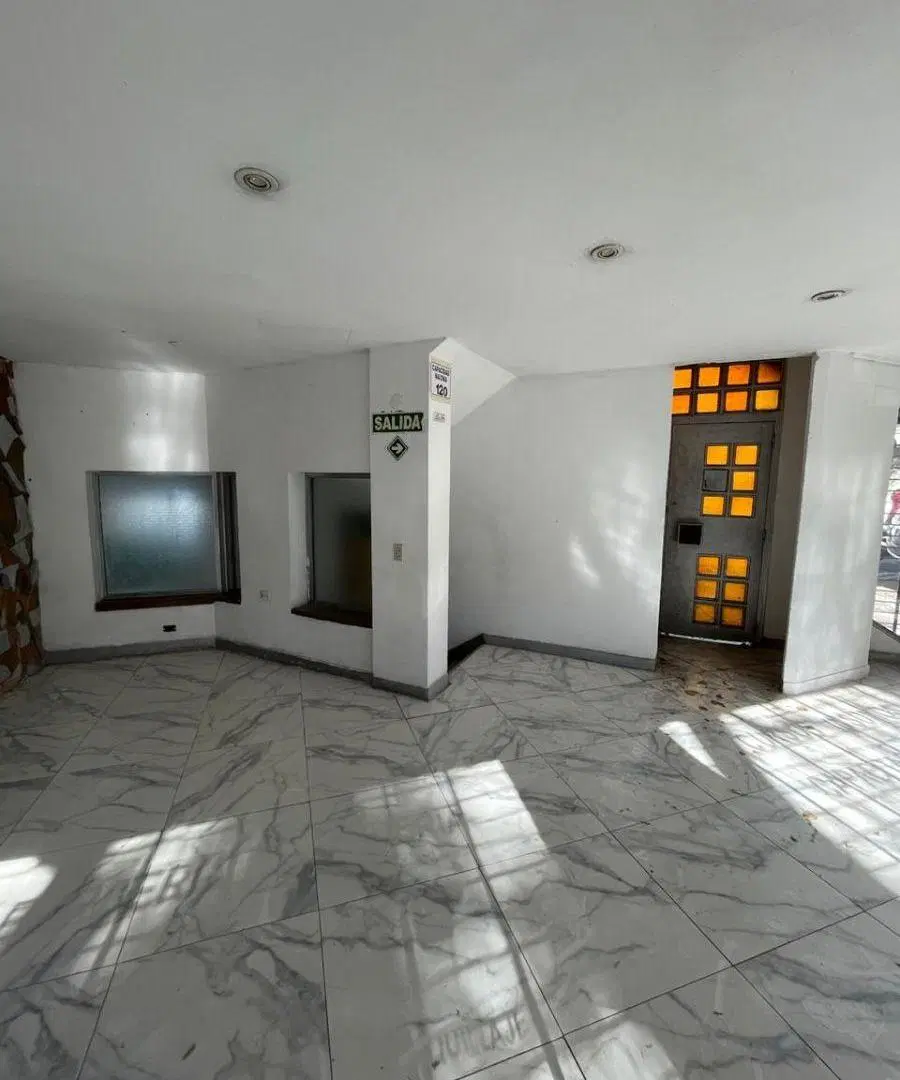 Local comercial apto multiples destinos, con frente a diag. 73 y calle 9. 3