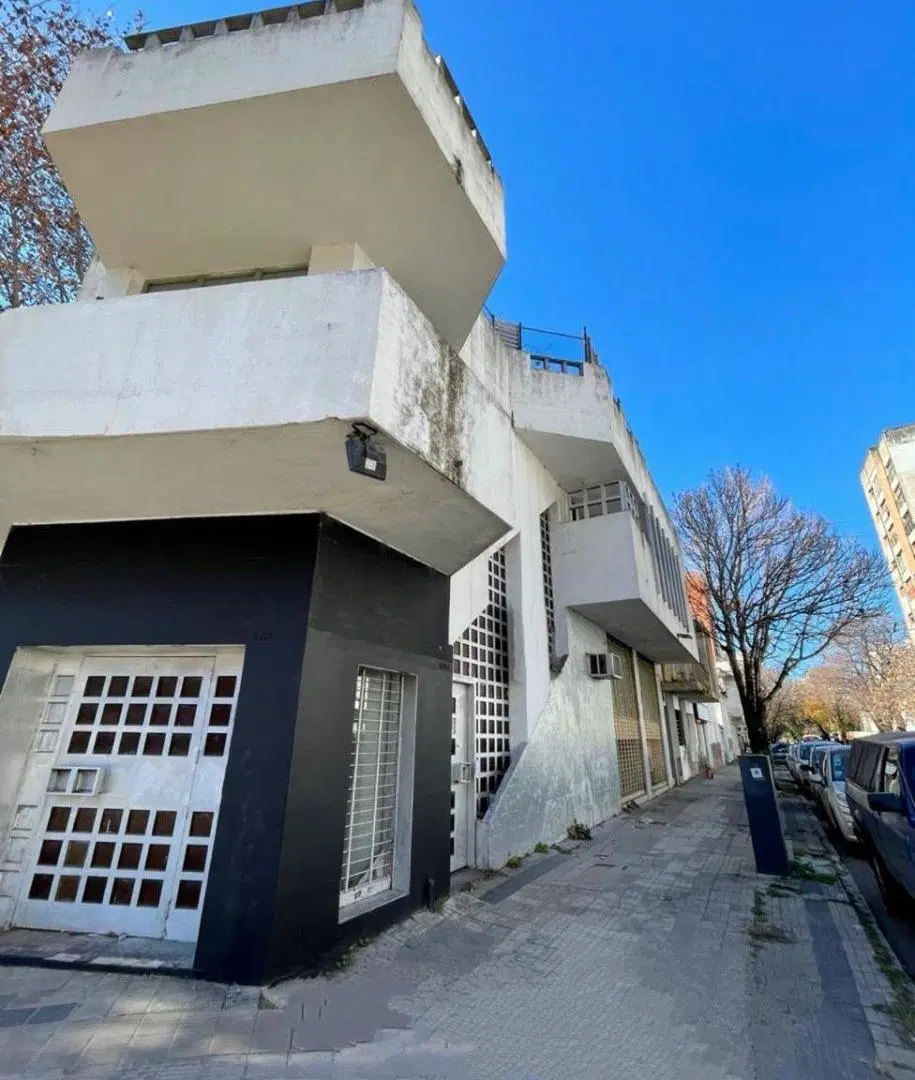 Local comercial apto multiples destinos, con frente a diag. 73 y calle 9. 8
